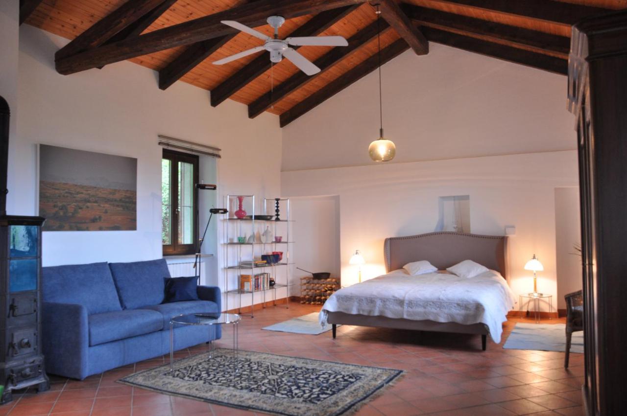 Bed and Breakfast Casa Langa Di Lola Mango Exterior foto